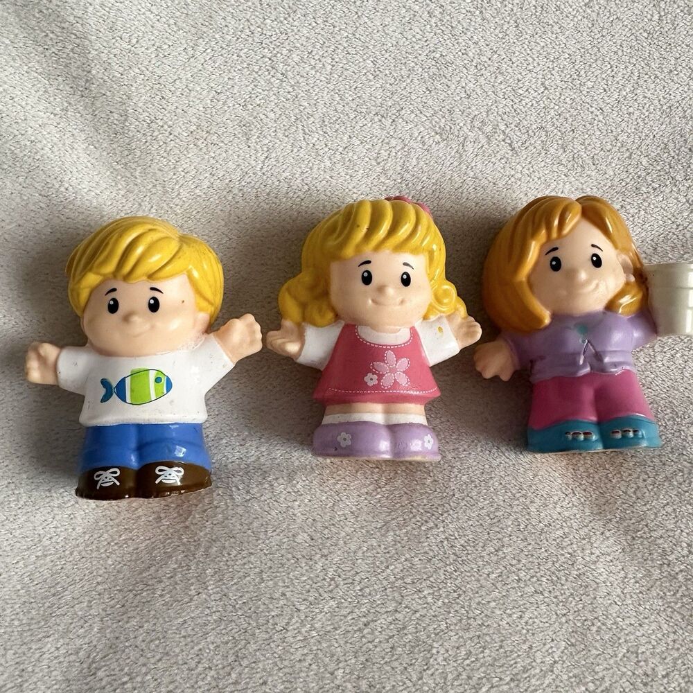Fisher Price Little People Sweet Sounds Family Mom Brother Sister Figures